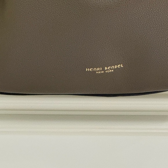 Henri Bendel Dark Brown Shoulder Bag with Gold Chain - Picture 9 of 10